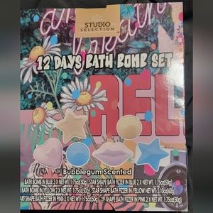 NWT 12 bath bomb set